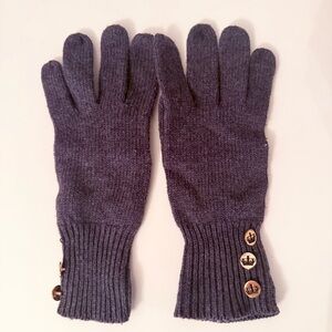 DONOTBUY

Juicy couture gray gloves with gold buttons